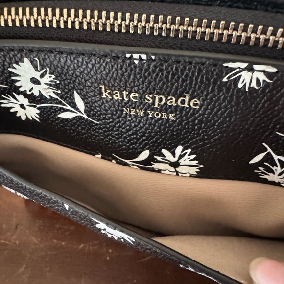 Kate Spade Chelsea Daisy Black Floral Crossbody Bag - Picture 2 of 10